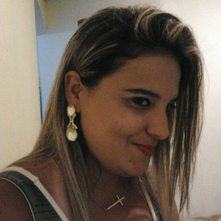 E que a minha loucura seja perdoada, Porque a metade de mim e amor e a outra metade... tambem.