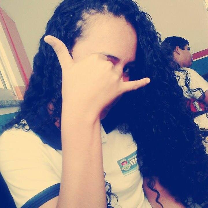 16 anos.. Ela é uma mulher menina que precisa urgentemente ser mais forte ♪ '