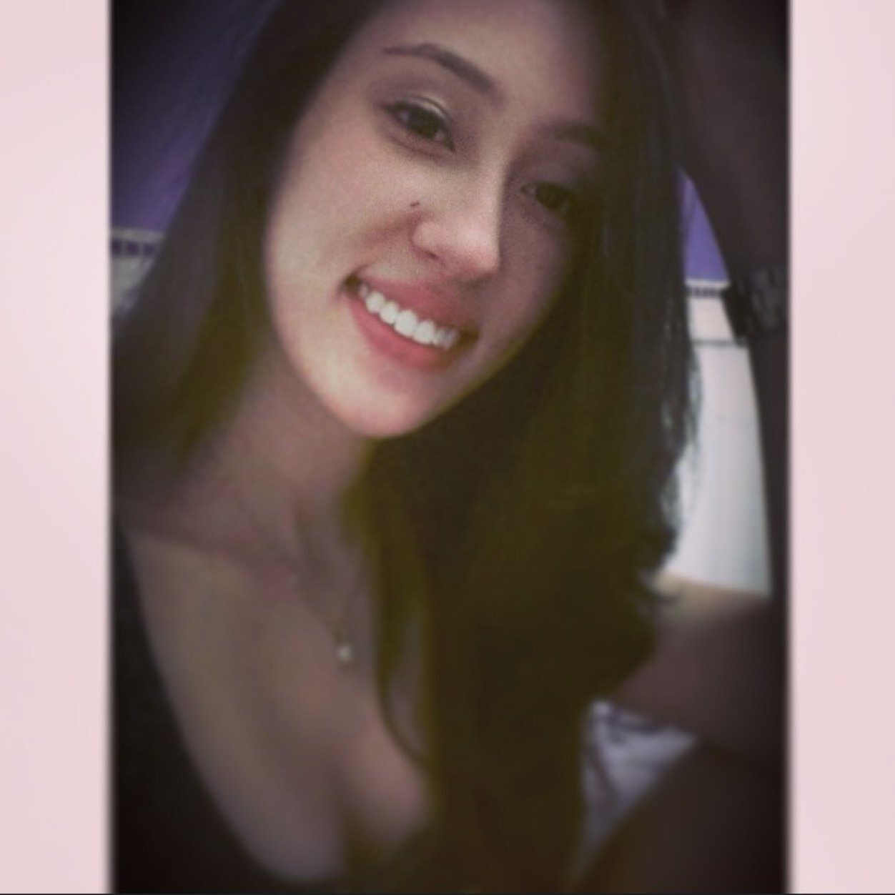 nem sempre o sorriso que trago, é a vida que levo.
