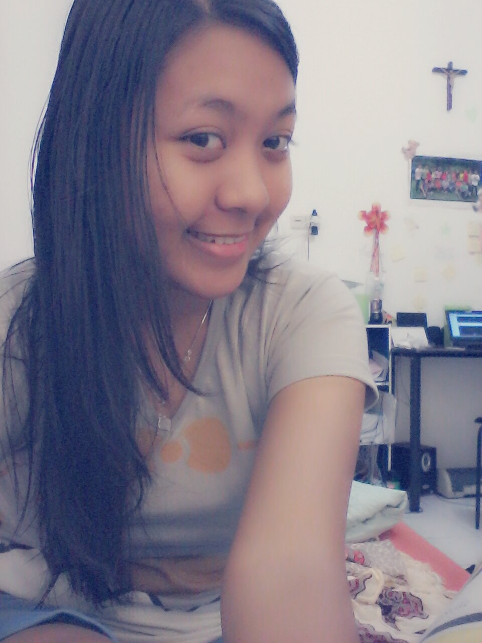 i'm just a gossip girl with big dream, strong feeling, and praying hard for deep heart :)