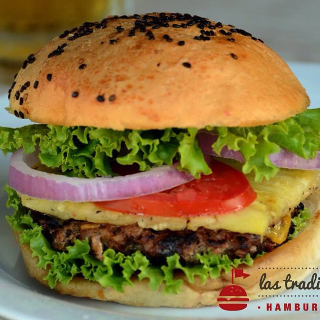 Creadores de la hamburguesa Cuernavaca, elegida como la mejor de la ciudad del mismo nombre. Hamburguesas, Hot Dogs, Alitas, ensaladas y mucho mas.