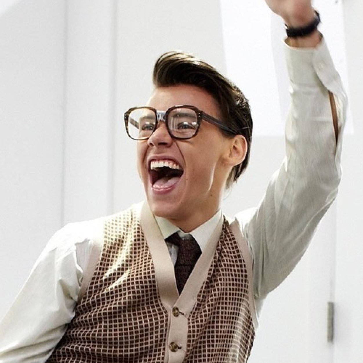Nerd... H-how are you?
|bi| single!