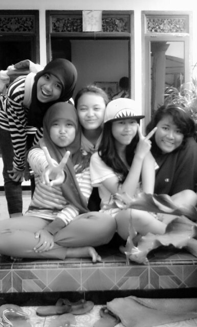 If you good my friend's you must follback me :')thank you ^^