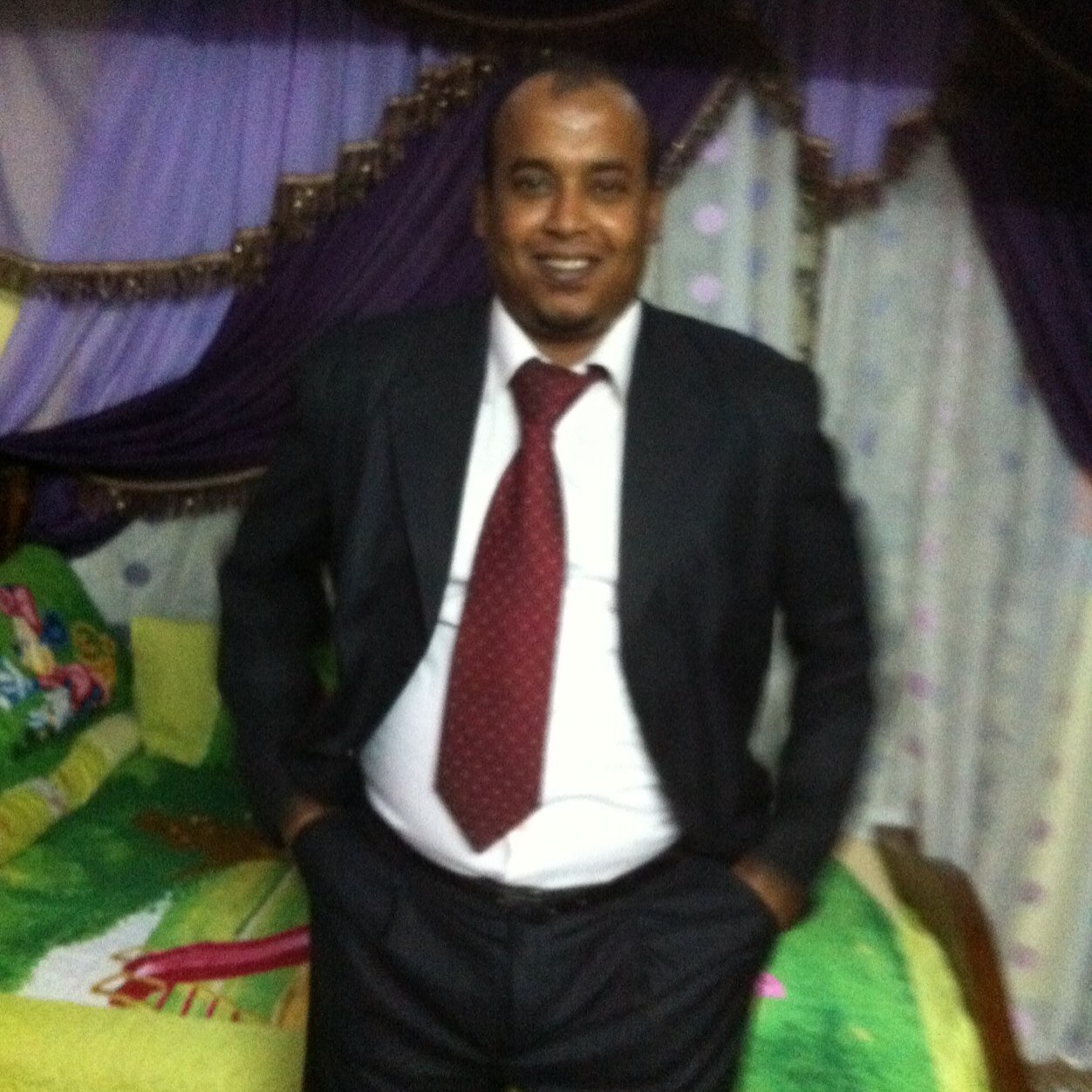 فِي آلحيآة قَد لآ يتحقق كل مآ تريد  
لكِن رضآك بقدر آلله يجعل لك آلحيآة كمآ تريد ..♡

احمد بديوي