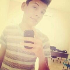 ¥Soou reggeiro¥ Sou um que voa cm os pés no chão' Sou sonhador.criança q ñ cresce .sou sempre alegre creio.ne outra linha...  «seg eu q.sdv»