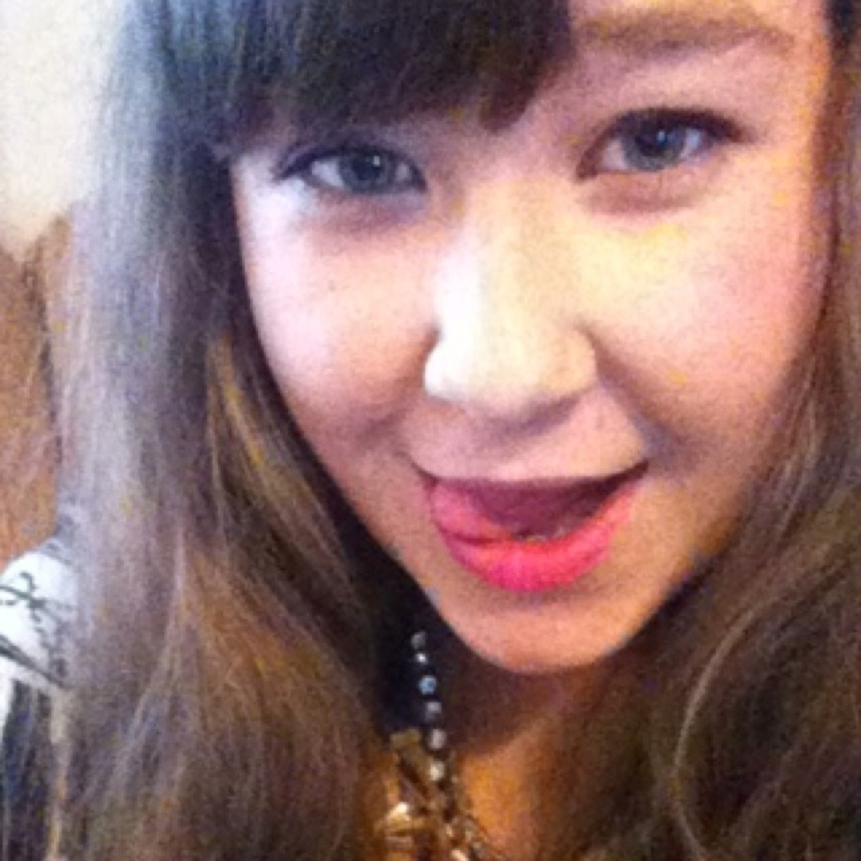 I'm samantha and I'm random..and I LOVE my family and friends...also glee lol