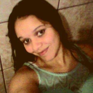 uma pessoa espontânea, verdadeira e que adora uma zueira.
Uma pessoa convencida e amiga de verdadeira :P