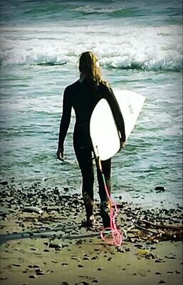 Pacacoparato's profile picture. Soy una mujer de las que cuando me río lo hago a carcajadas, cuando amo lo hago locamente, y cuando beso...