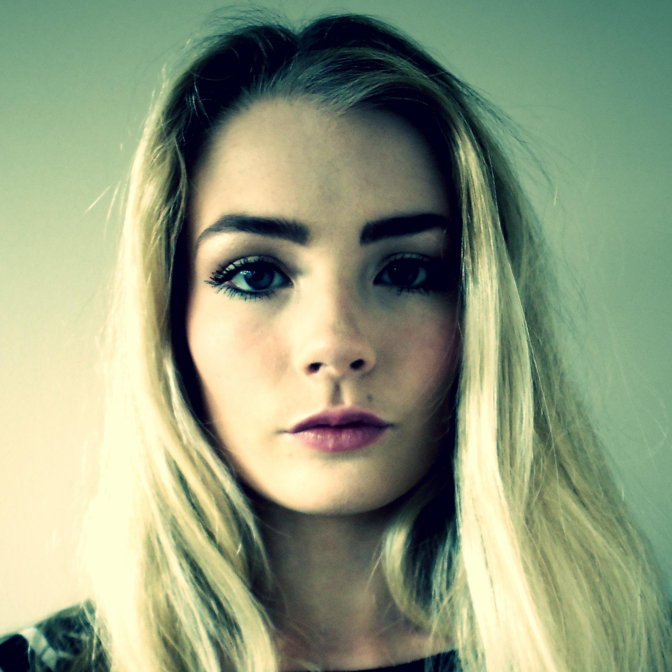 I'm Erica, I'm a 19 year old science student. I run a beauty blog called Blonde Pout, definitely check it out!