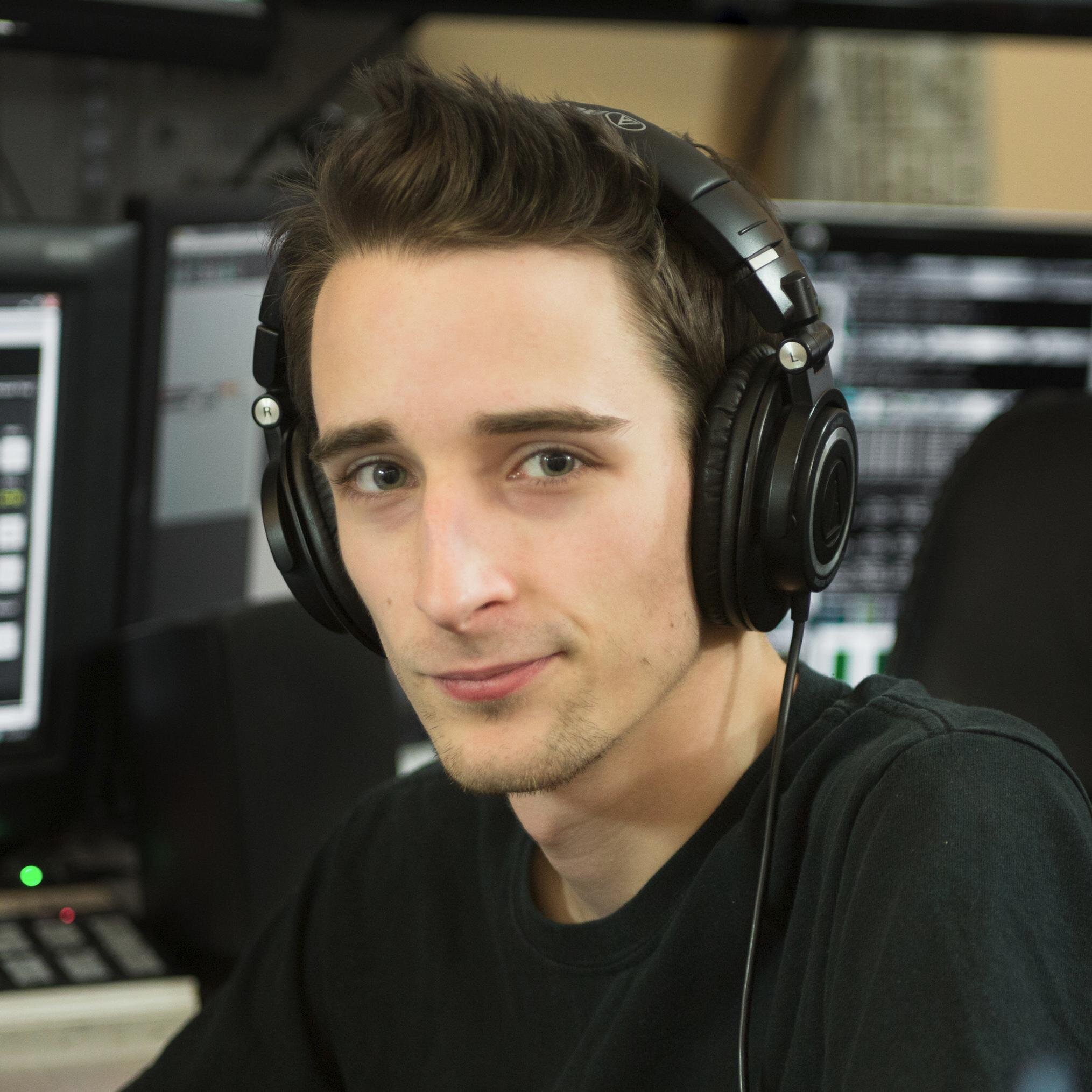 Broadcast engineer. Audiovisual nerd. Colorist. Podcaster. Sysadmin. Power user. Tea drinker. Leftist. Atheist. Poly & Queer. He/Him.