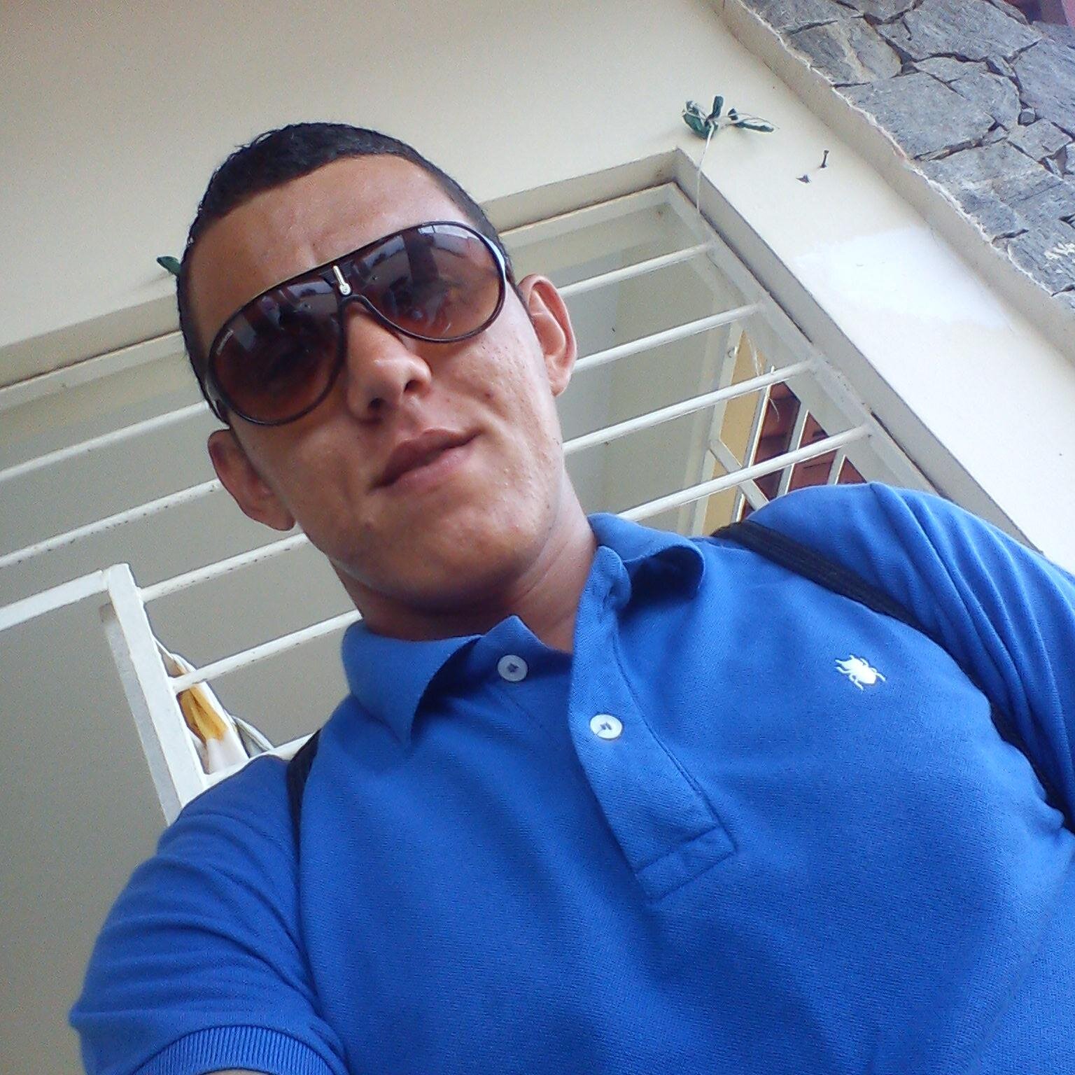 20 Anos, Aquariano, Vascaíno, Jogador do UNIVAP, 2º Grau Completo, Foco, Fé, Ousadia e Humildade!