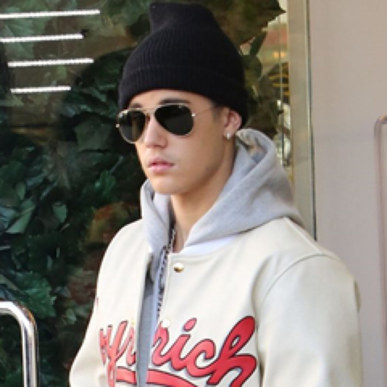 I just gave you a free follow now go follow @f0xkidrauhl