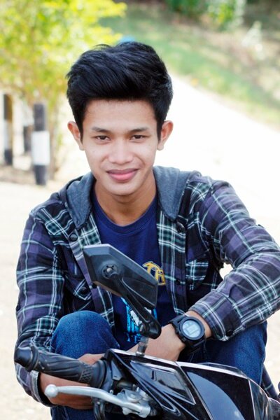 fhi_celeb750711's profile picture. life is simple... but dont make it to simple,                          WANITA ITU BAGAIKAN KANVAS DAN PRIA ADALAH WARNANYA