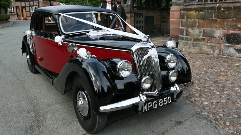 derbyshireweddingcar - perfect for weđdings and special events, taking you to any occasion. A great choice of vintage cars -  Lea Francis & Riley