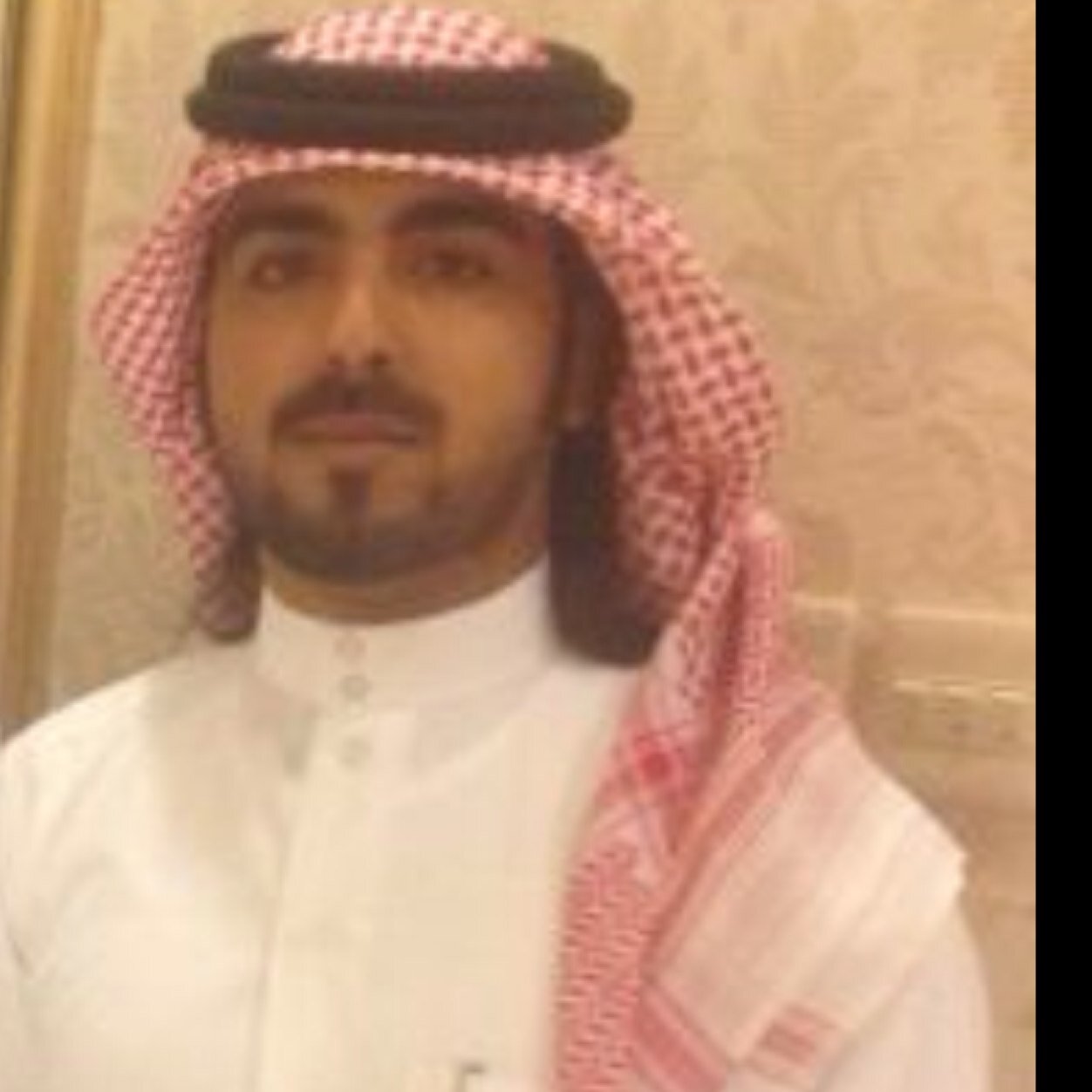PIN76C40B7D  يا جمال الصمت في عز الكلام ويا جمال الكلمه اللي في الصميم ! إن لزمت (الصمت) ما : تلقى ملام وإن حكيت المختصر وضعک سليم