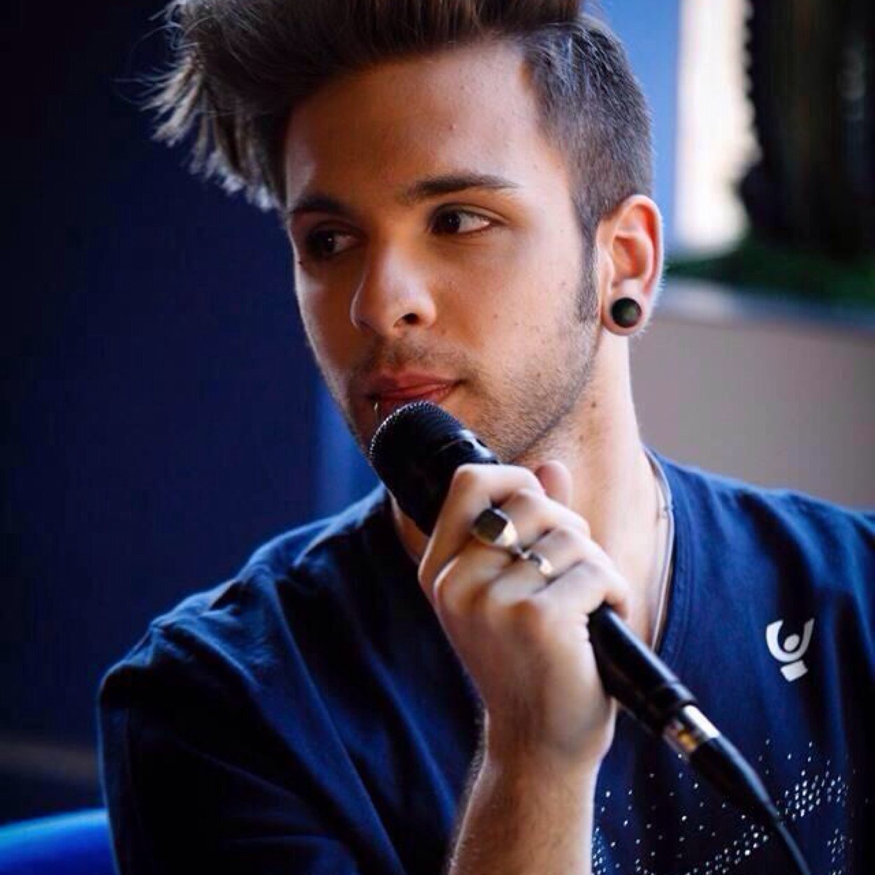 Ti sorrido mentre sento le stronzate che dici.