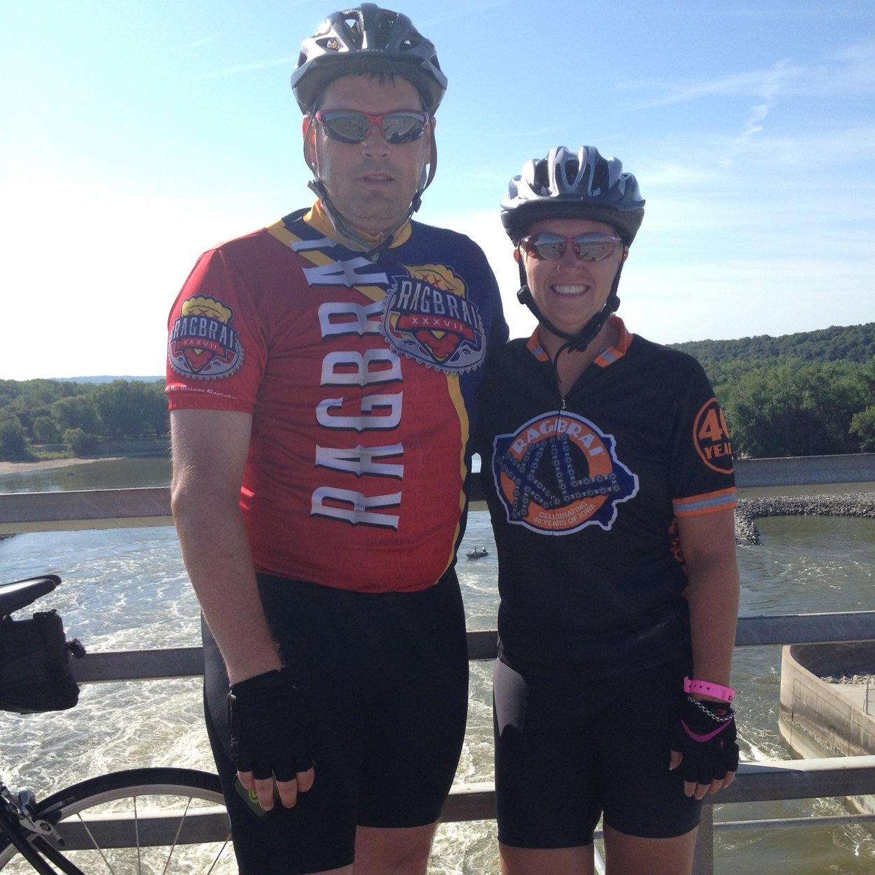 Momhoins's profile picture. 