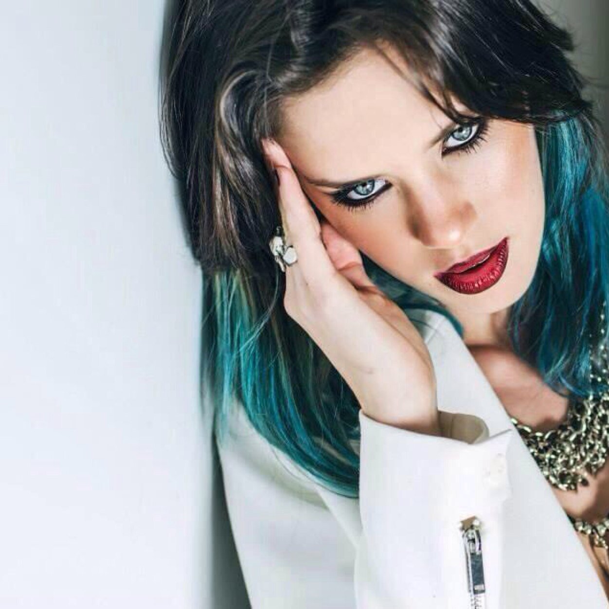 〰Soy una Criatura Emocional porque me siento vivo en los dias mas felices y en los momentos mas oscuros〰