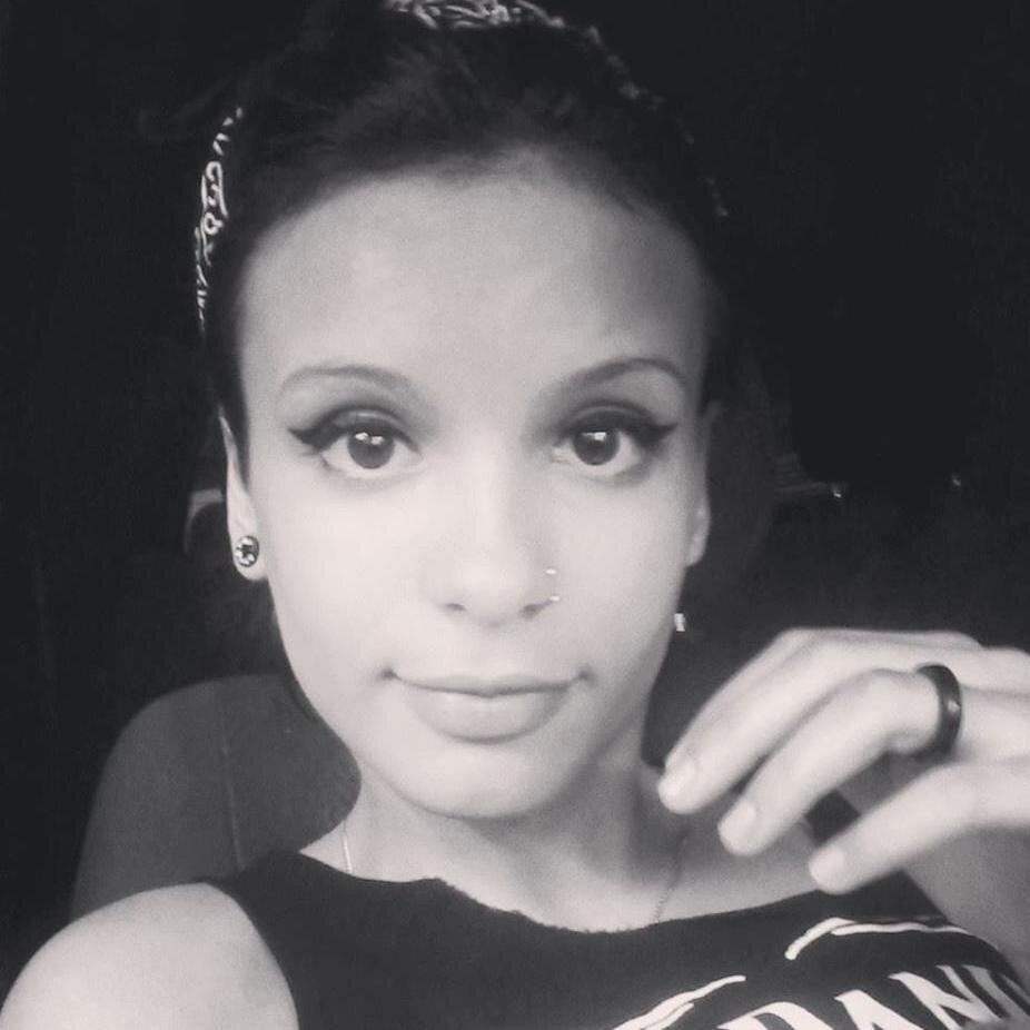 Fica do meu lado que não falta amor ♥ ♥ ♥ (...) @SrtaBellini_