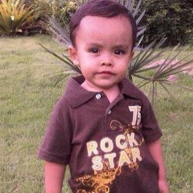 Abraham tiene 2 años y 8 meses. Le diagnosticaron un tumor en los senos paranasales que debe ser operado lo más pronto posible. Necesita tu ayuda!
