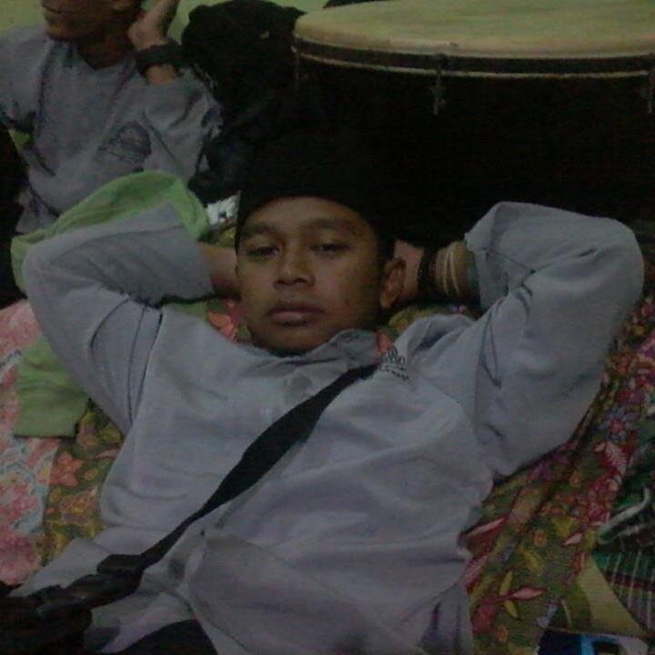 Terkadang kamu harus merelakan seseorang yang tak bisa kamu miliki. Meskipun sulit namun itu hal yang terbaik untuk dirimu.