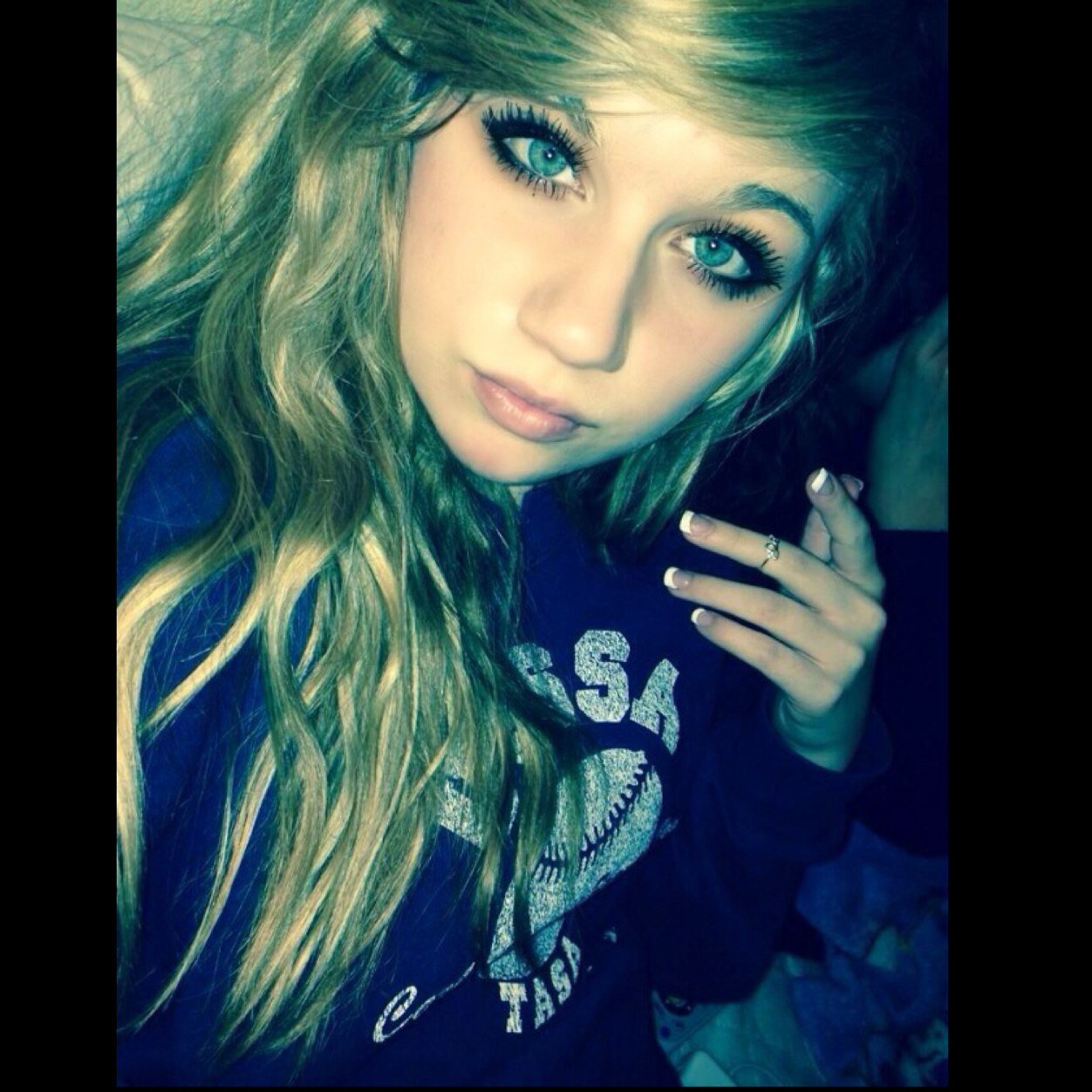 18 Single Happy go lucky girl that wants to explore the world .
Old account : @Jadelovesifaf