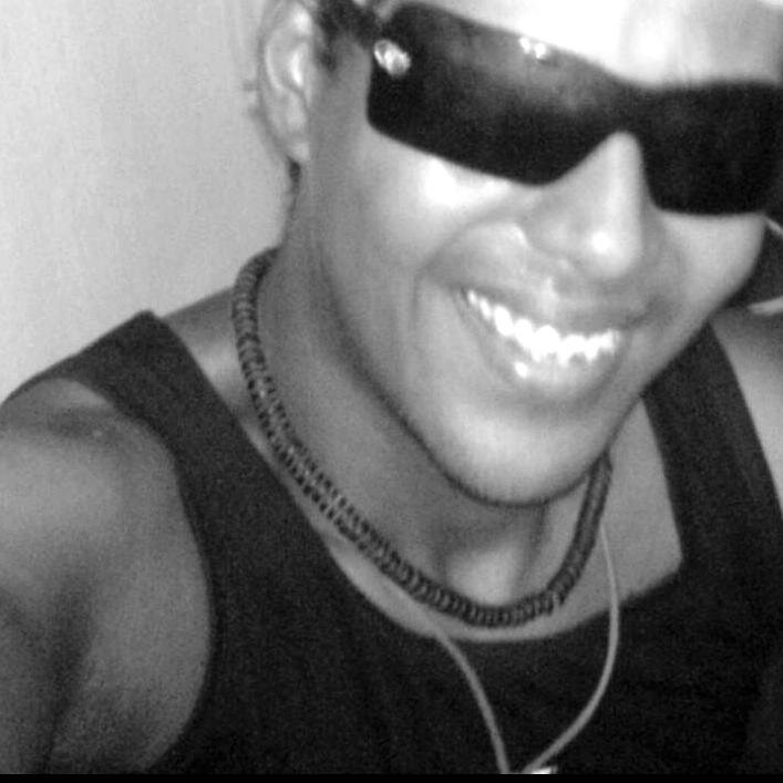 Sou Produtor, Pedagogo e Bibliotecário...Mais acima de tudo sou carinhoso, romantico ....A quer mais me segue!!!! Agradeço a Deus pela amaizades de vcs!!!!