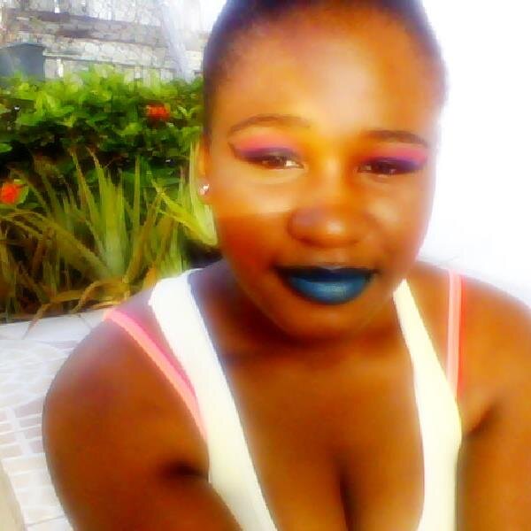 I love meeting new people, having fun, making people laugh.! Make sure follow back! :3