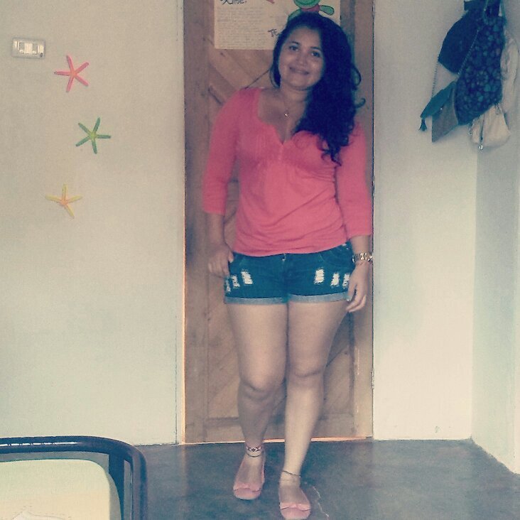 Eterna enamorada de la vida!!!❤  
Cuidare el presente, porque en el vivire el resto de mi vida... :D