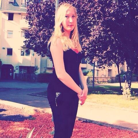 hi the one direction i'm a diretcioner follow me please