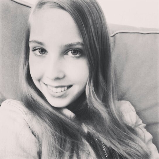 instagram: harrietkoelex