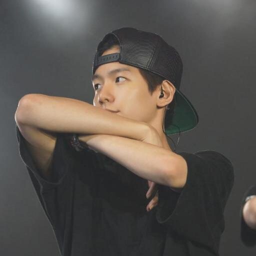 Please follow @cindyGO1302 instead! MENTION ME then I'll give you 2 more follower as her followback (: