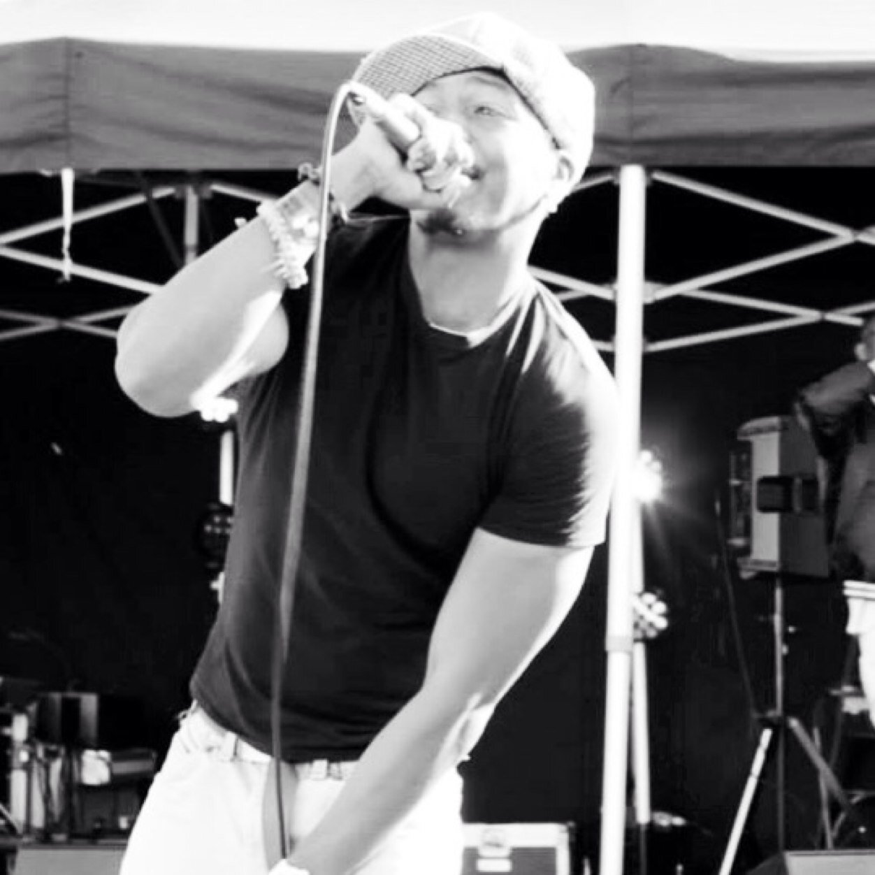 SOUL REGGAE HIP HOP , MUSIC IS MY WORLD!! FOLLOW ME AND MY MUSIC! SHANAI AKA STEVIE ST OMER!! WE LIVING BABY!!