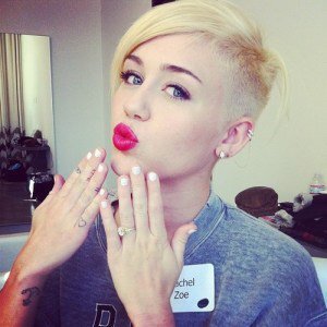 Miley Cyrus Team ... She is my idol .... smiler ... I love Miley Cyrus and she is my life ❤❤❤ All smilers here for Miley !!!