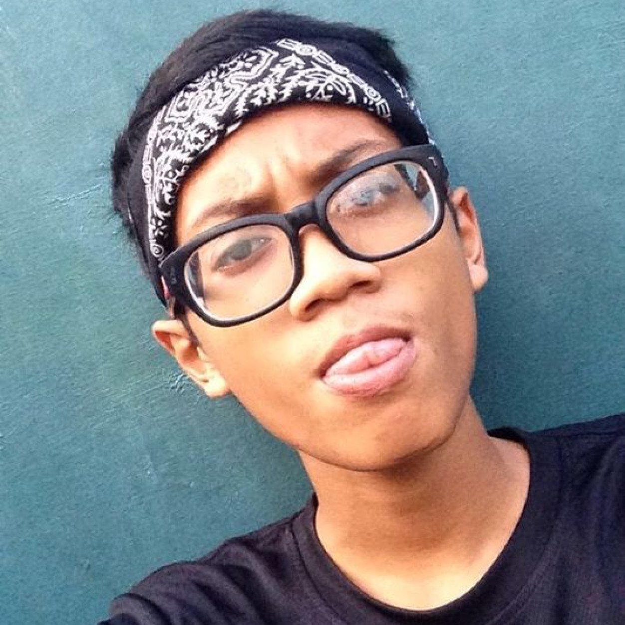 EST 1998 // ig ; xsyrxxf