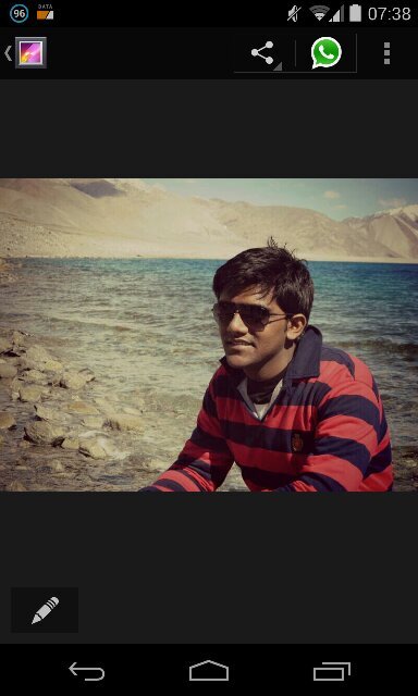 Student||football n pizza lover||Manchester Utd fan||hates Mumbai Uni||