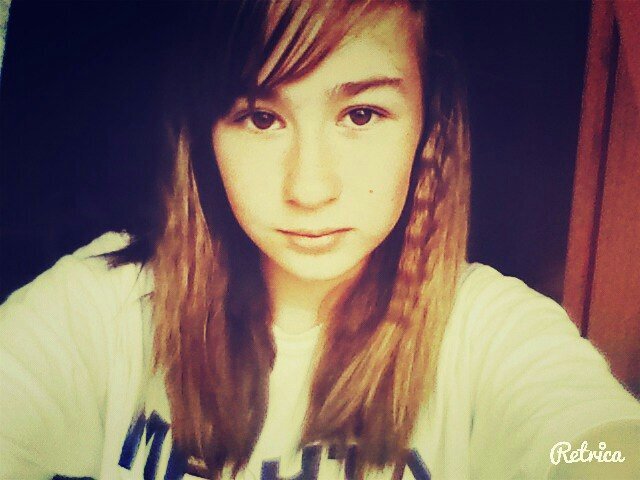 Hi! I'm 14 years old.I love dancing, music and chocolate.Follow me all !