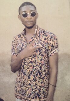 Emmy470's profile picture. Twitter is ma play ground so let's ve fun.