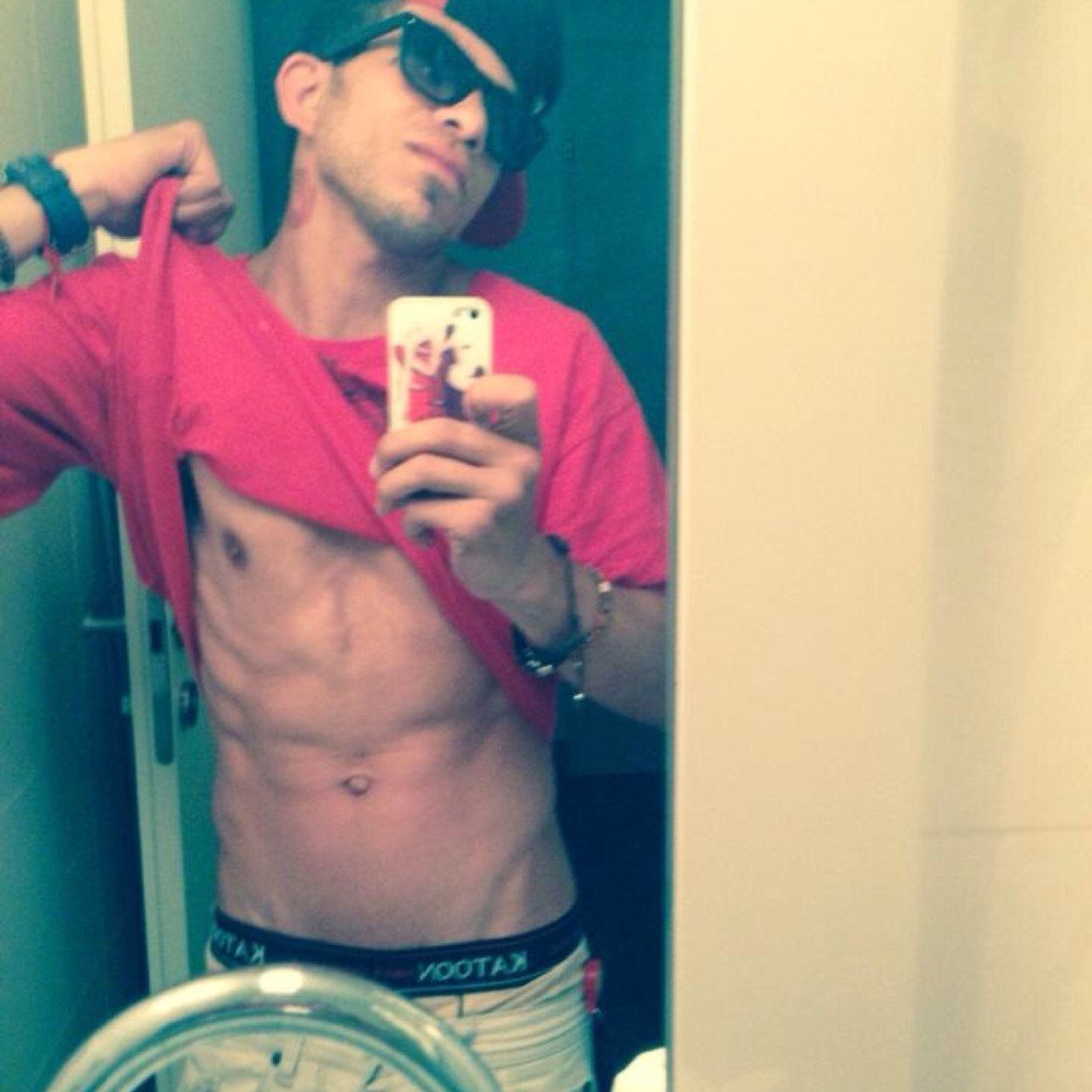 CashLavel's profile picture. Ask