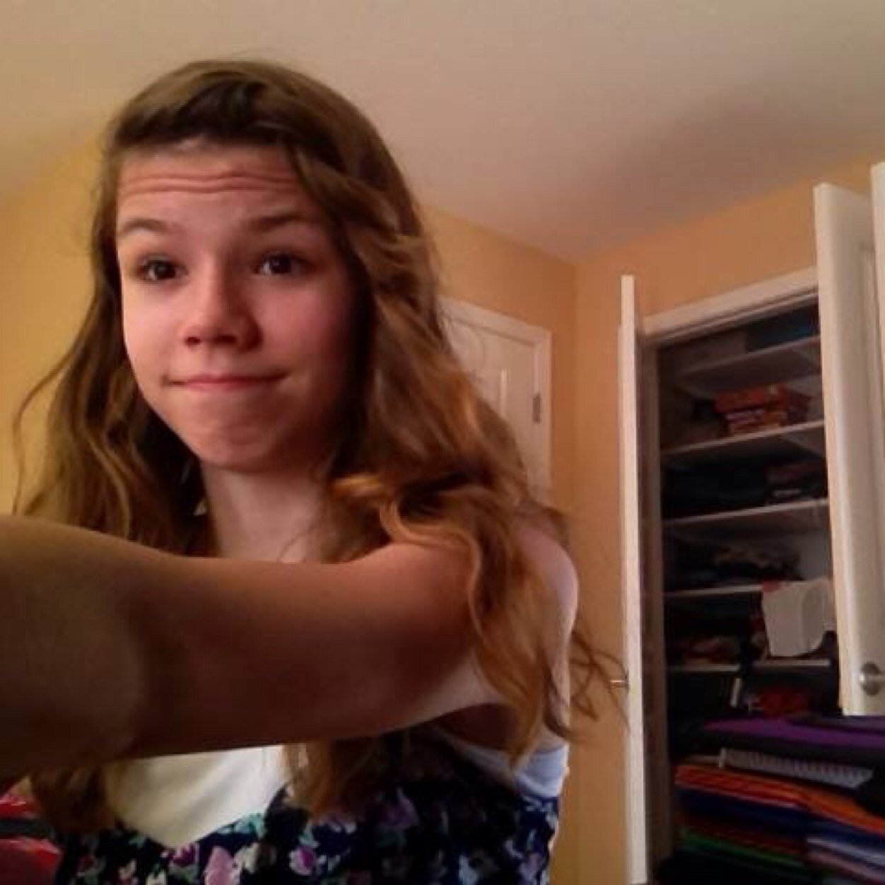 Follow @awelaura or I unfollow you.