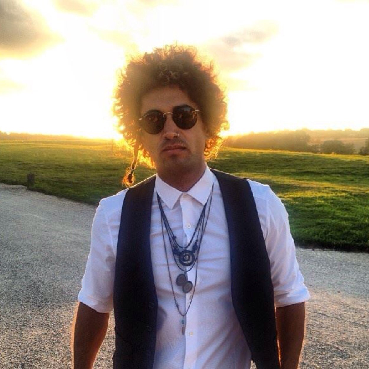 stavthemoney's profile picture. Lead singer of The Money (@themoneymusic)