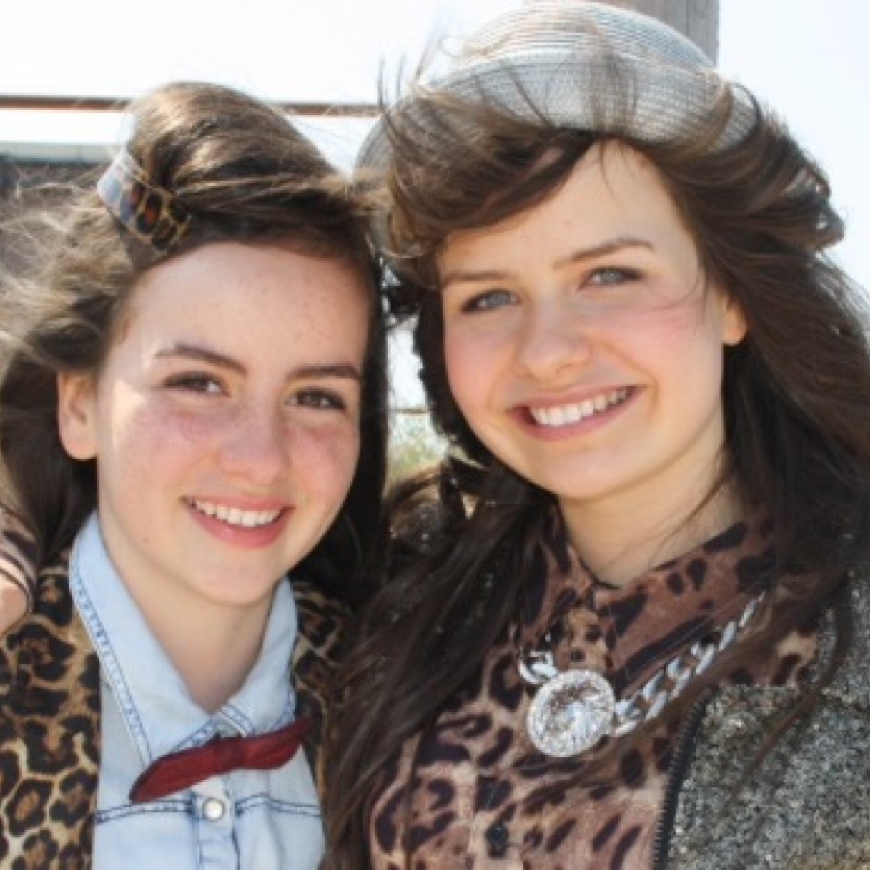 Officiële FanPage van Sarah en Julia Nauta. Volg ons voor een timeline vol Sarah en Julia :) 22-12-2013 met Sarah op de foto geweest :) {1/2}