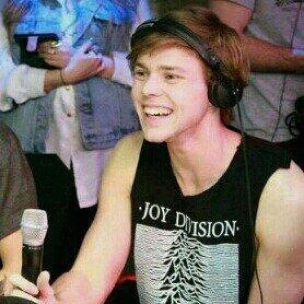 SAVED ACC and a FREE FOLLOW from @MukeOfficial She follows back or you could just ask her :* @MukeOfficial @MukeOfficial @MukeOfficial @MukeOfficial