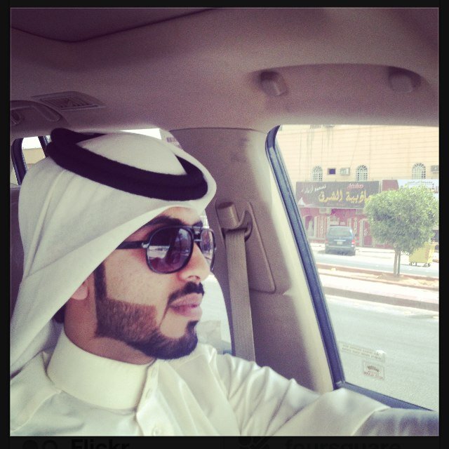 احب الشعر واكتب مافي خاطري هلابكم واتشرف