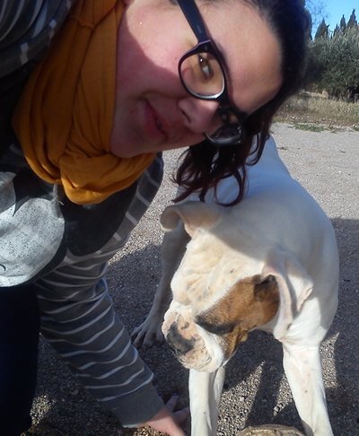 Me miras, pero no me ves.