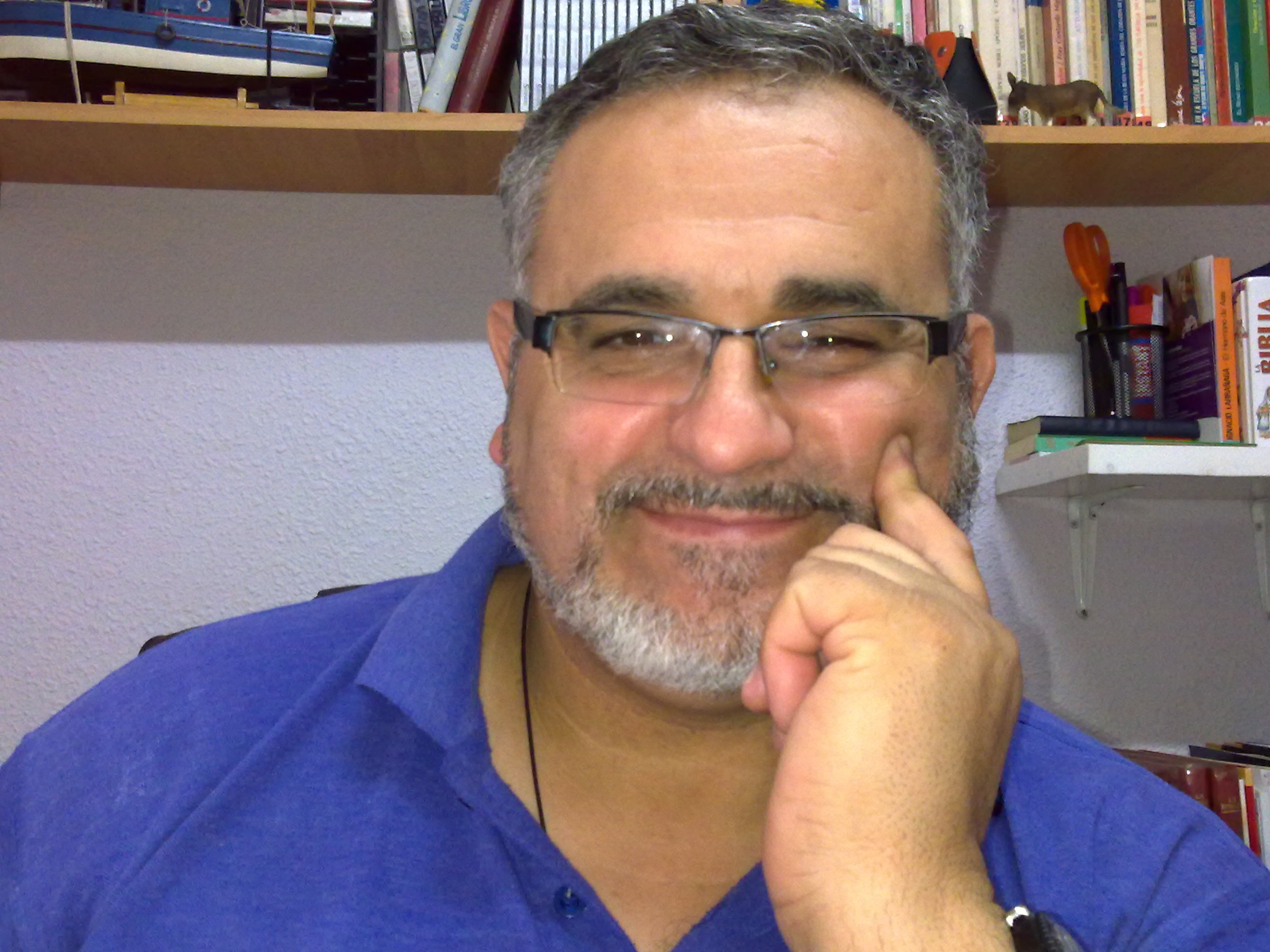 Sacerdote xra siempre, dibujante, a ratos olimpíco, caballero andante, pneumático transistórico: upa la pirólisis masorética y el epifenómeno de la perijoresis!
