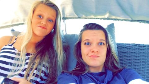 Blue eyed, Blonde hair, bubbly kind of girl :) living life to the absolute fullest.. #slummies.