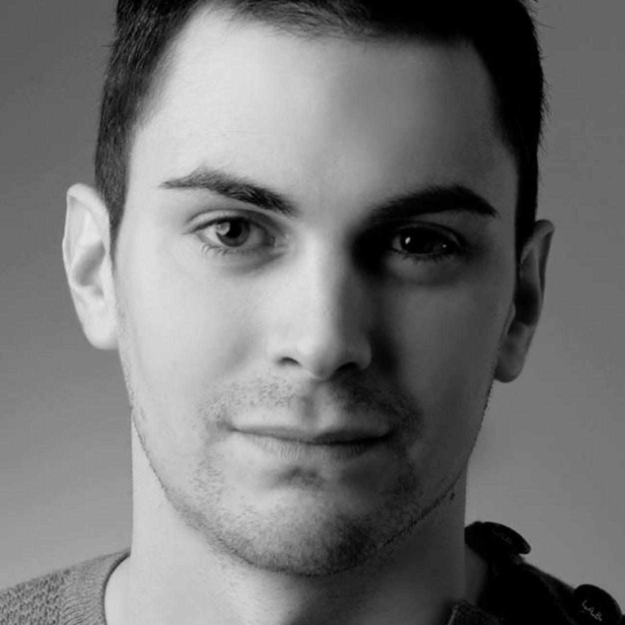 voiceovermellor's profile picture. Voiceover artist, an assured youthful British male voice; confident and stylish with a hint of northern England