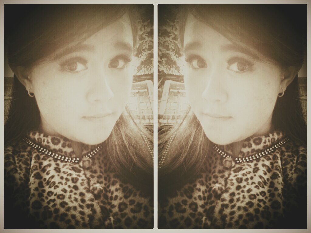 Allah♥sayang  mama♥ papa♥ my fiance ƪ(♥´▽`♥)ʃ *I hope to become a success and became the pride of parents and the people closest to me* MIDWIFE ☺