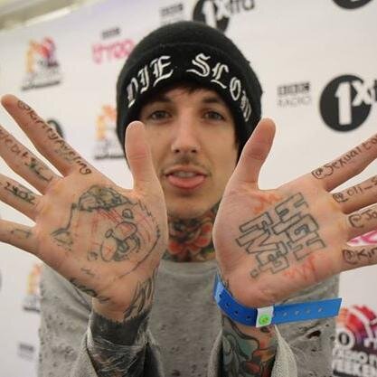 il limit me lo suca, e chris lo aiuta.